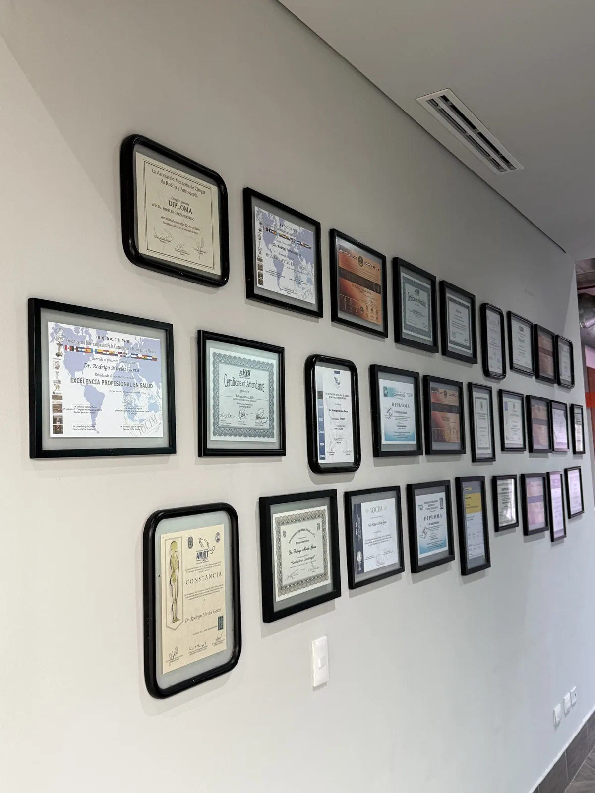 Diplomas y certificaciones